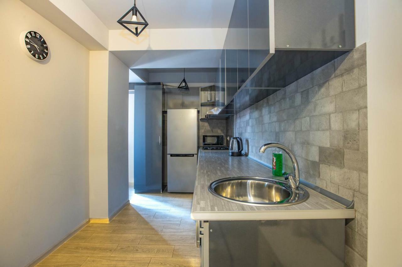 Stay Inn Apartments On Amiryan 15 เยเรวาน ภายนอก รูปภาพ