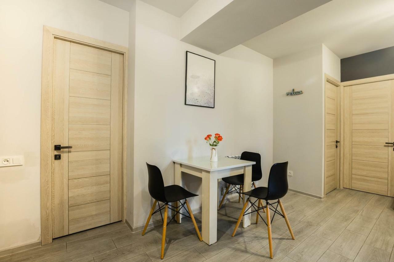 Stay Inn Apartments On Amiryan 15 เยเรวาน ภายนอก รูปภาพ