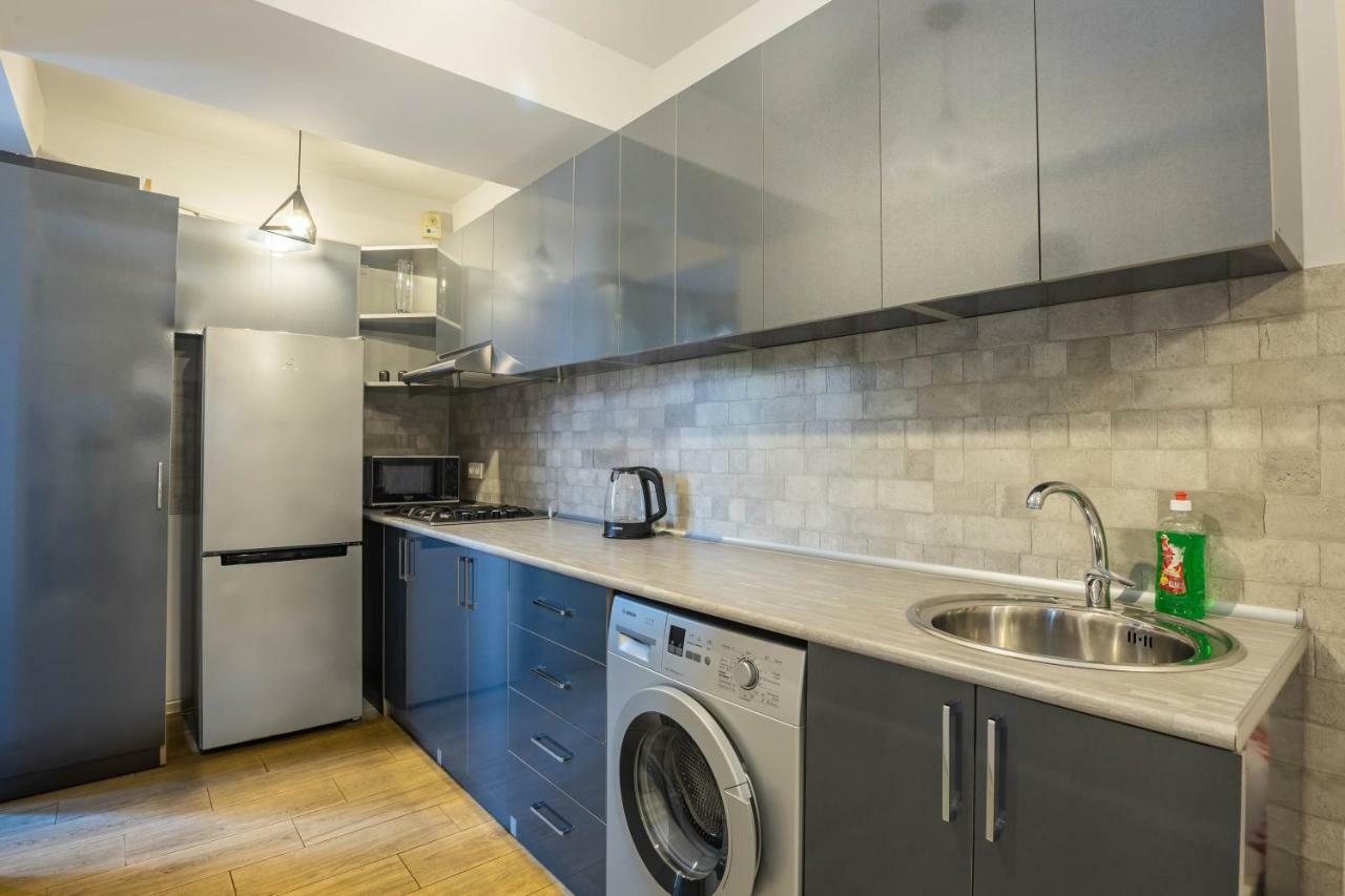Stay Inn Apartments On Amiryan 15 เยเรวาน ภายนอก รูปภาพ